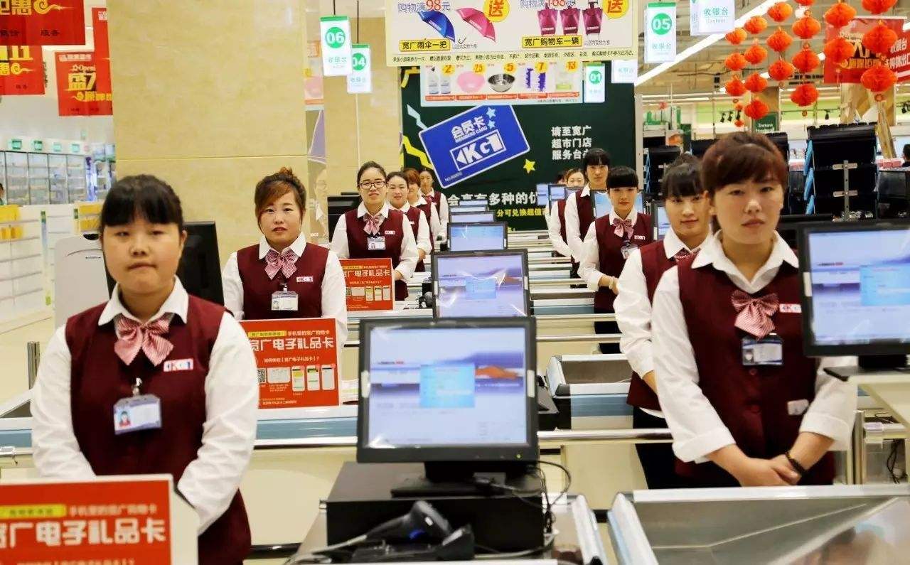 超市收银员一个月2000值得干吗,超市营业员每天收入多少