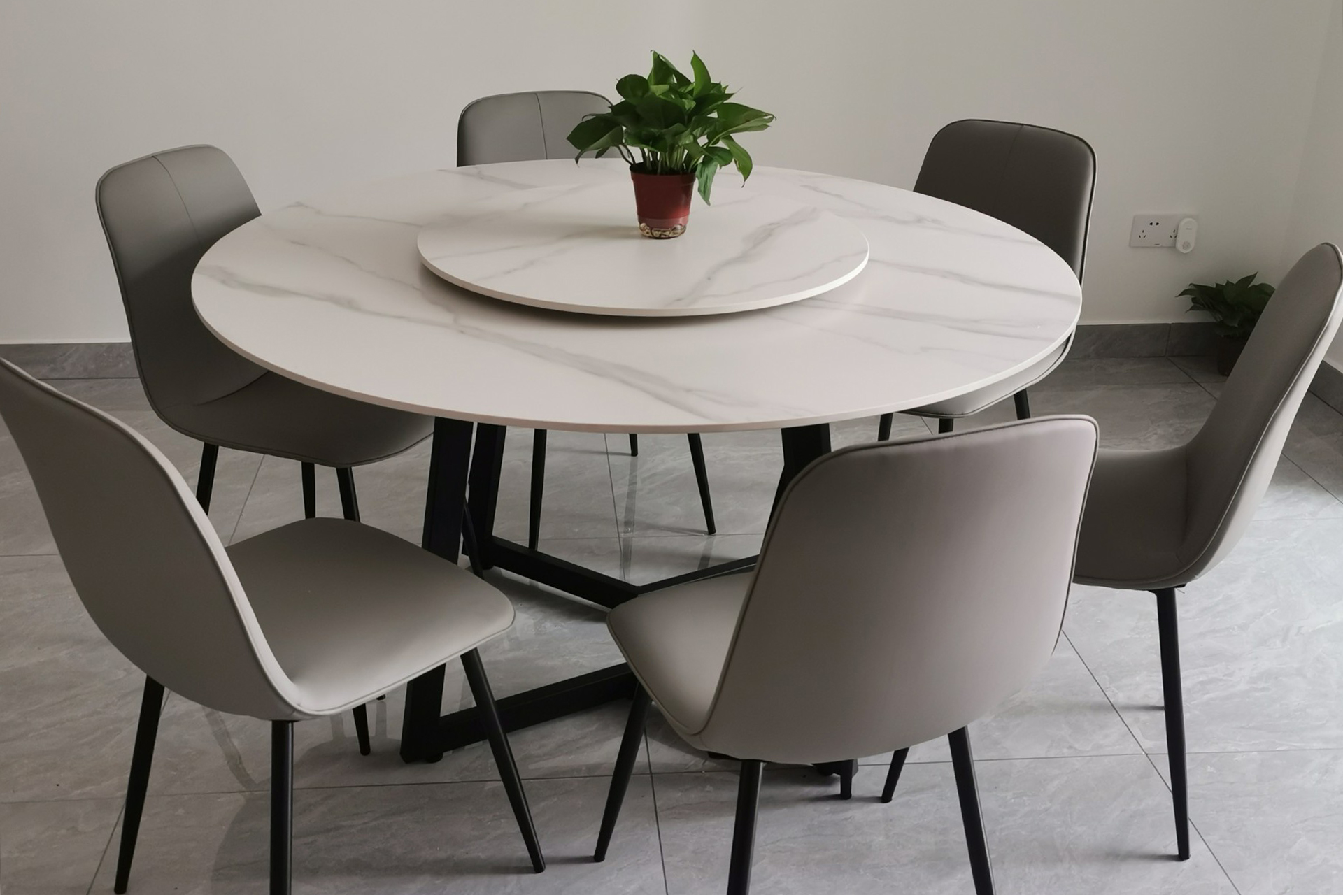 家用餐桌是圆桌好还是方桌好,餐桌圆桌选多大尺寸最合适