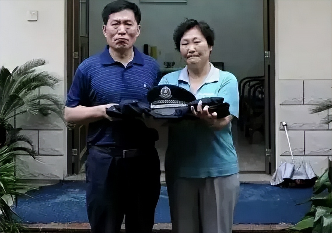 18岁民警因公殉职现场,党十八大以来因公牺牲民警