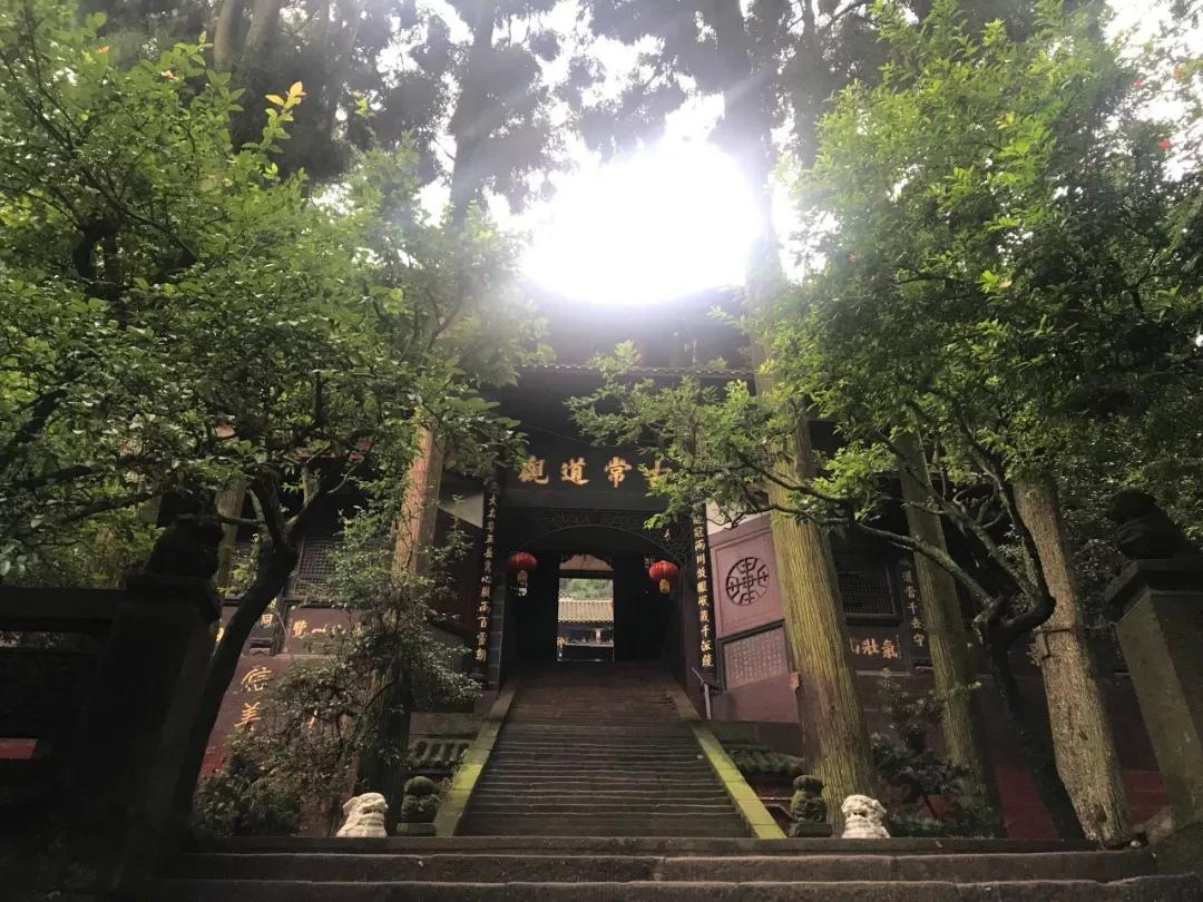 拜水都江堰问道青城山是诗词吗,拜水都江堰问道青城山完整版