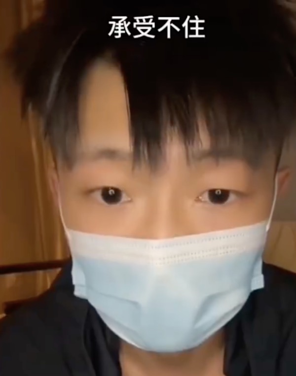 淄博鸭头小哥直播中气到落泪？围而不买的色娘们硬把店“摸”关了