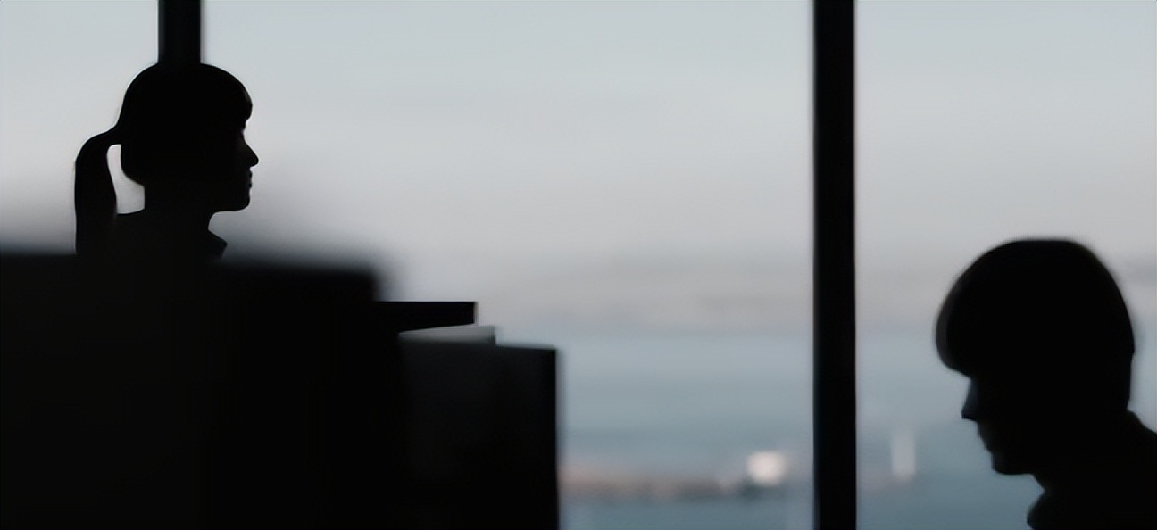 被骂上热搜的“卫生巾”，月经羞耻吗？怎么来个例假就羞耻了呢