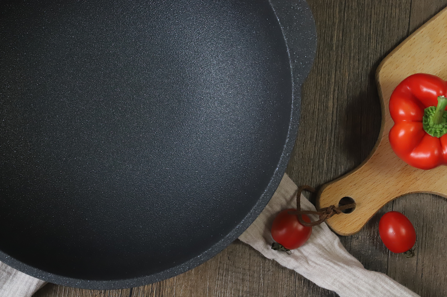 居派碳晶不粘锅测评,不惧铁铲的铁锅