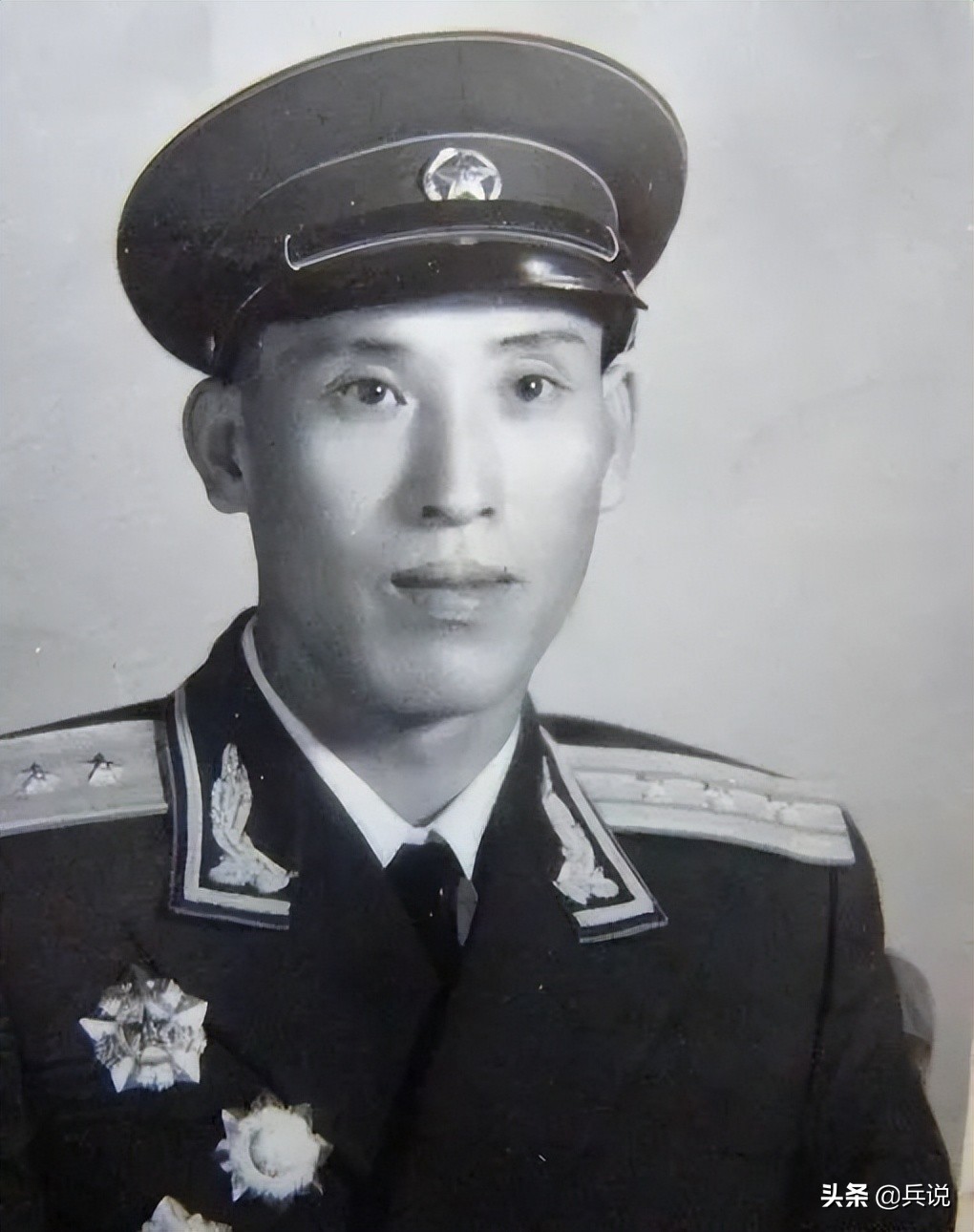 180师担任预备队,师长写血书请战,韦杰笑道:老郑急眼了