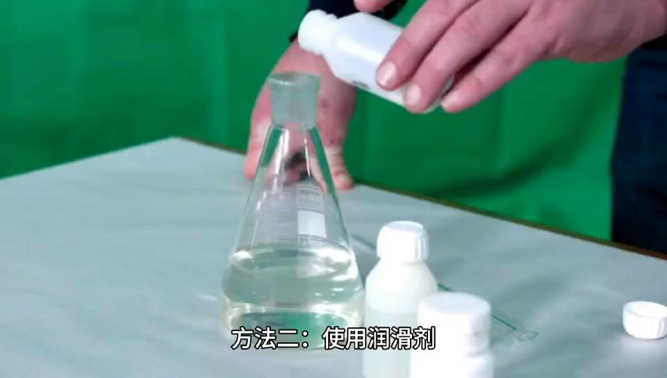 口香糖粘在头发上怎么去除,口香糖不小心粘在头发上的小妙招