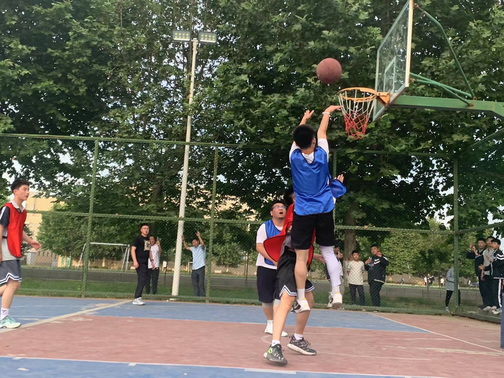 白朗县中学喜迎二十大篮球比赛,精彩纷呈的校园篮球比赛