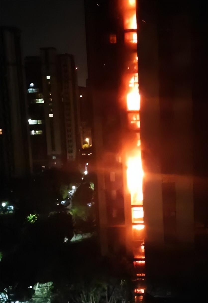 南京一小区高层建筑凌晨突发火灾,南京一居民楼发生火灾致两人死亡