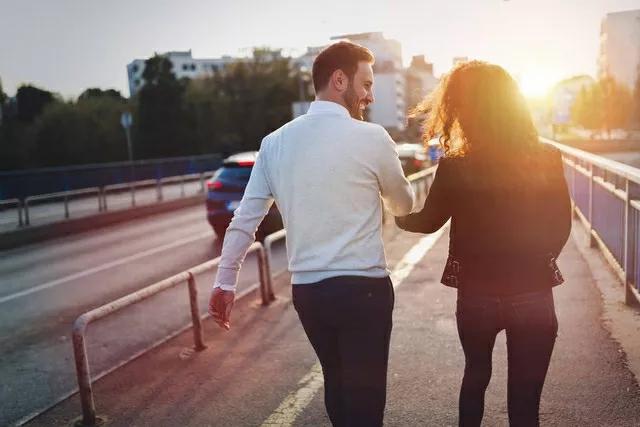 男女之间红颜知己靠谱吗,男女之间叫红颜知己还是蓝颜知己