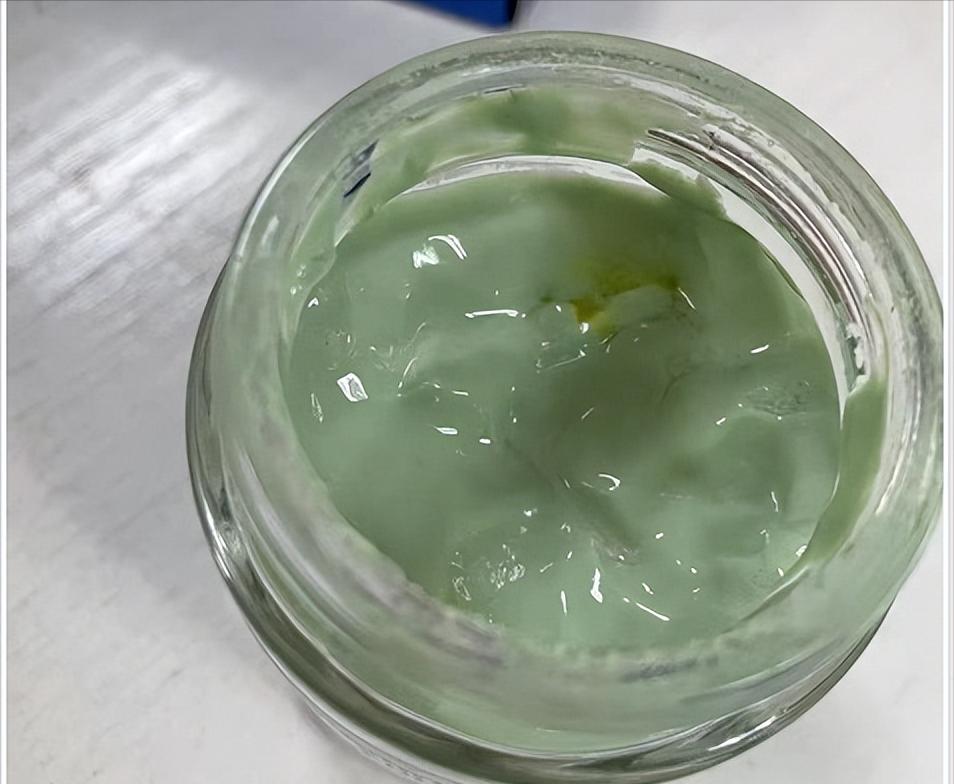 国货抗老提亮祛黄好用护肤品推荐 (抗老紧致护肤品水乳国货)