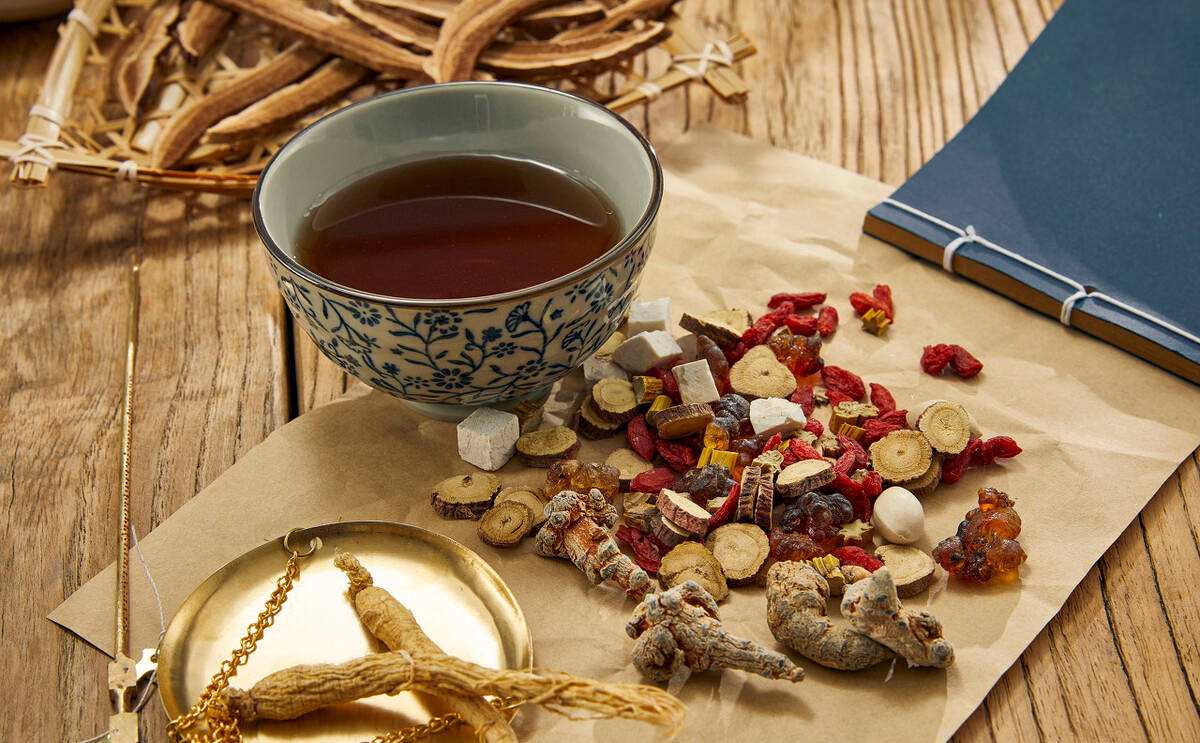 男子不用洗发水秃顶变黑发,男子半年不用洗发水秃变满头黑发