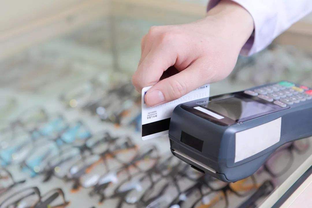 多银行降额封卡危险吗,对银行降额封卡