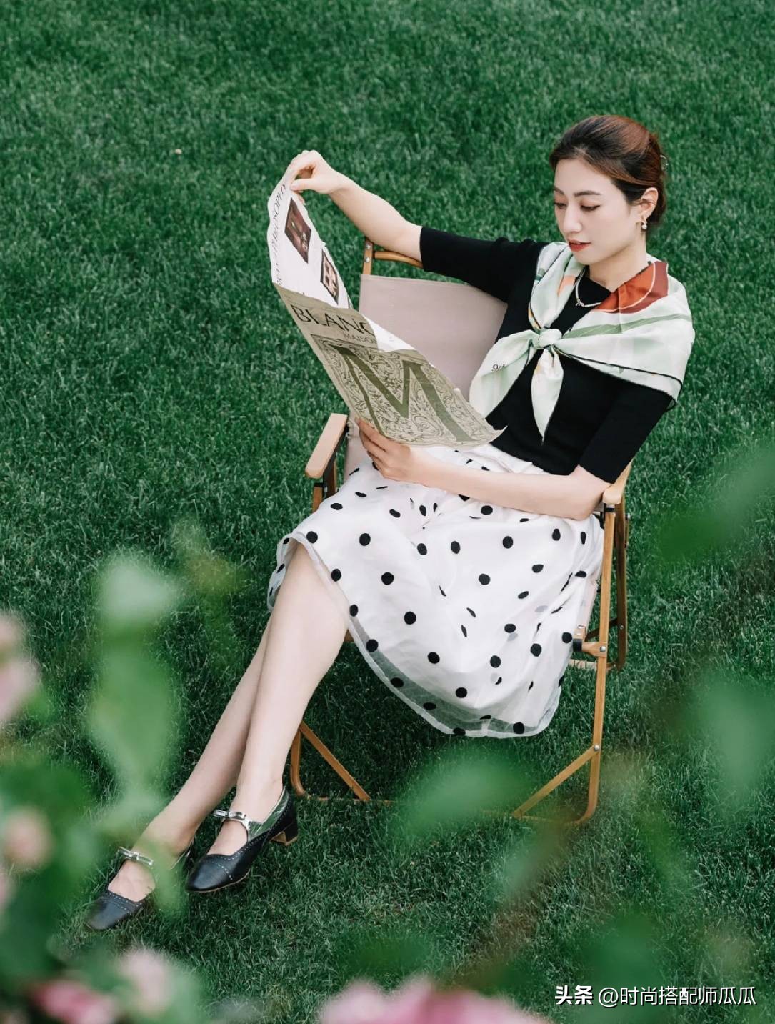 丝巾怎么穿才显得更有气质,土气又廉价的丝巾穿搭技巧