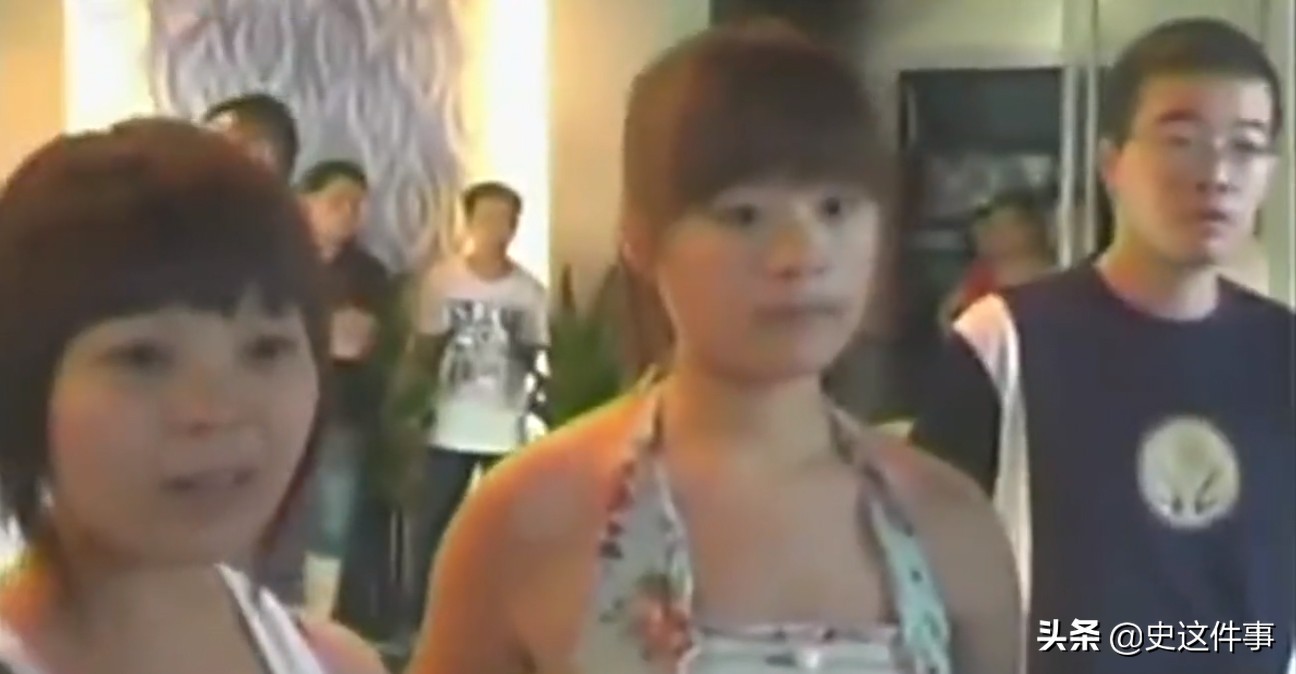 民警抓获一男子扮女装去卖淫,抓捕酒托女现场图片