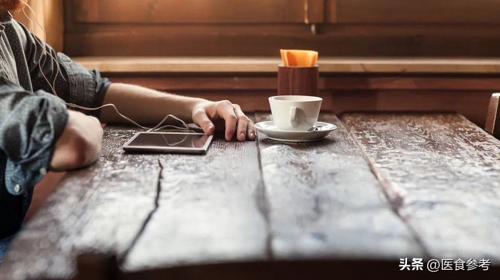 心理专家解读：挖呀挖的“*脑洗**旋律”，选对歌曲能增强记忆和心情舒畅