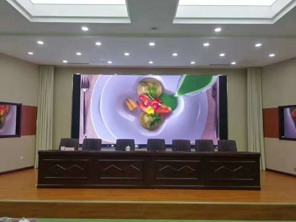 70平米会议室做多大led显示屏,会议室墙面7.2米做多大的会议屏