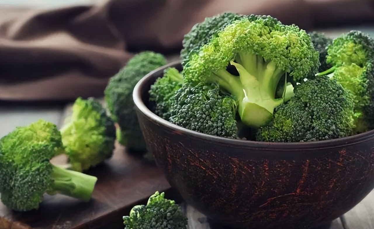 菠菜生菜西红柿哪一种是蔬菜之王,西红柿和哪些蔬菜不能吃