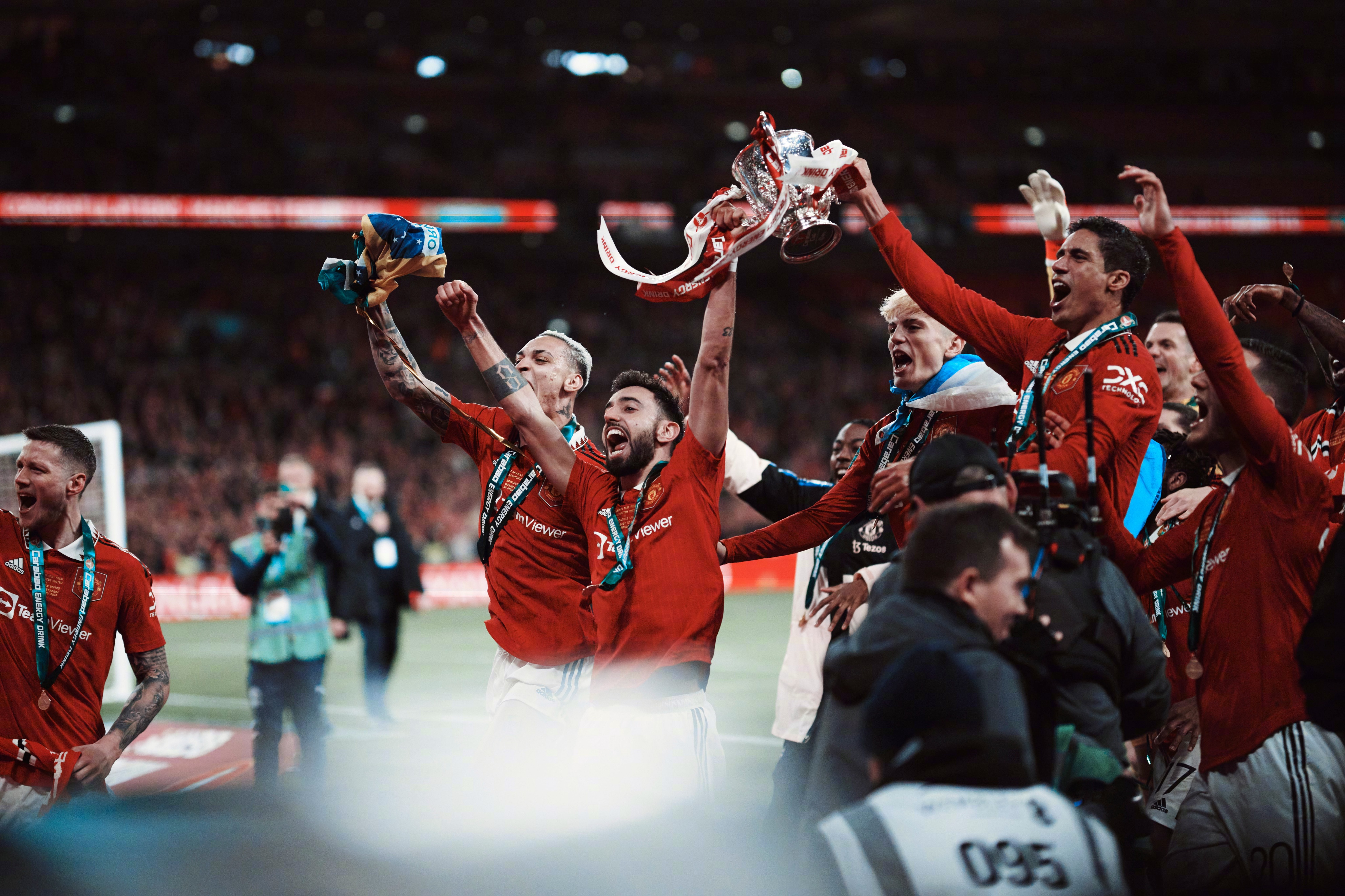 足坛精彩一夜曼城利物浦上演绝杀,足球史上惊天大逆转曼联