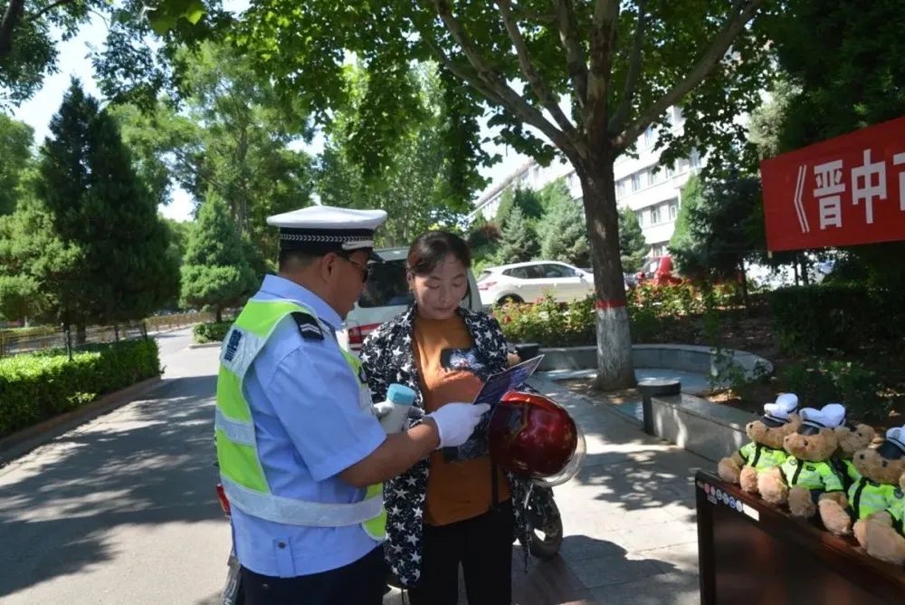 对电动车上路有什么新规,有b2驾驶证骑电动车违规怎样处罚