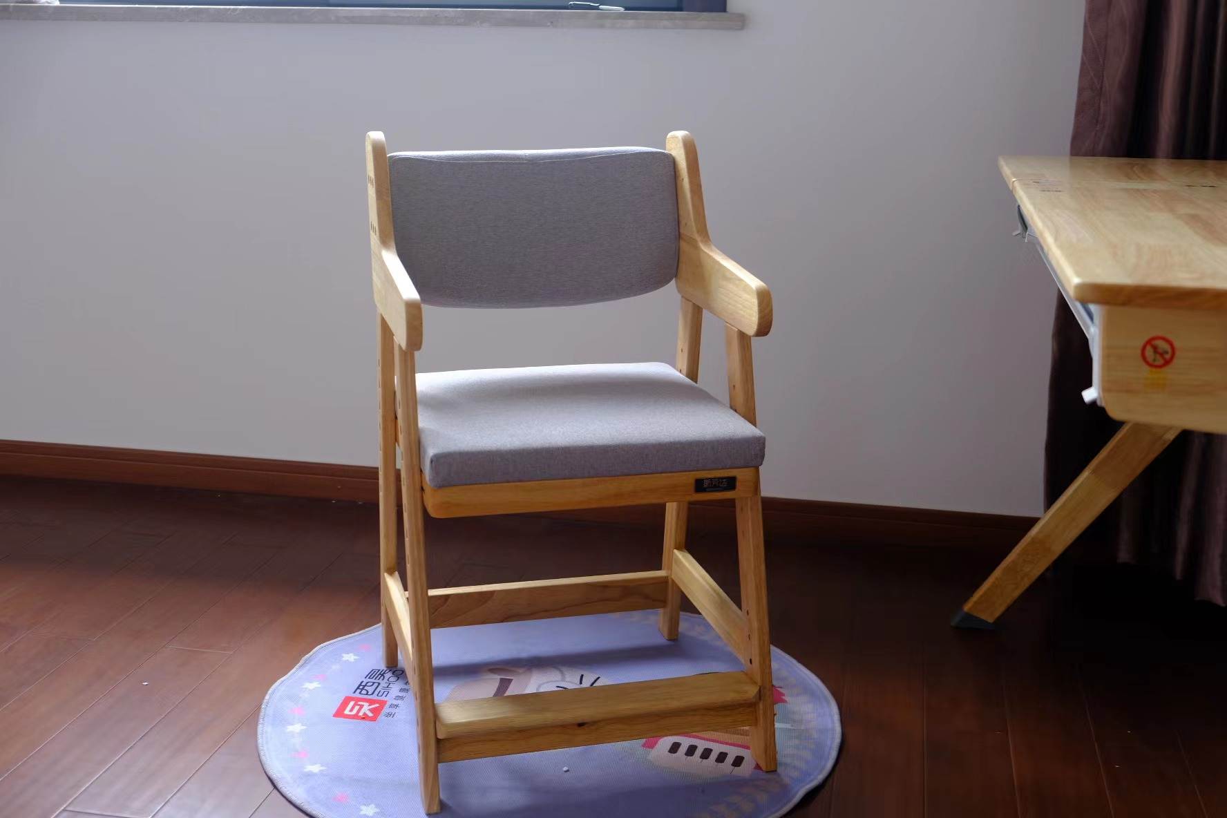 怎么选购学习桌椅,如何挑选学习桌椅品牌