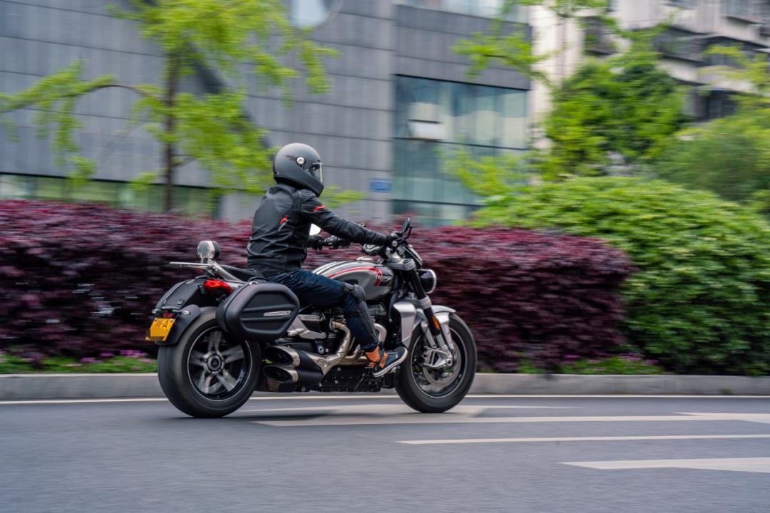 凯旋火箭3优缺点,火箭凯旋3新款试驾