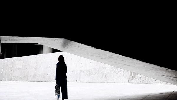 广州第①家「三宅一生」揭幕，这些超火单品拉满秋冬氛围感