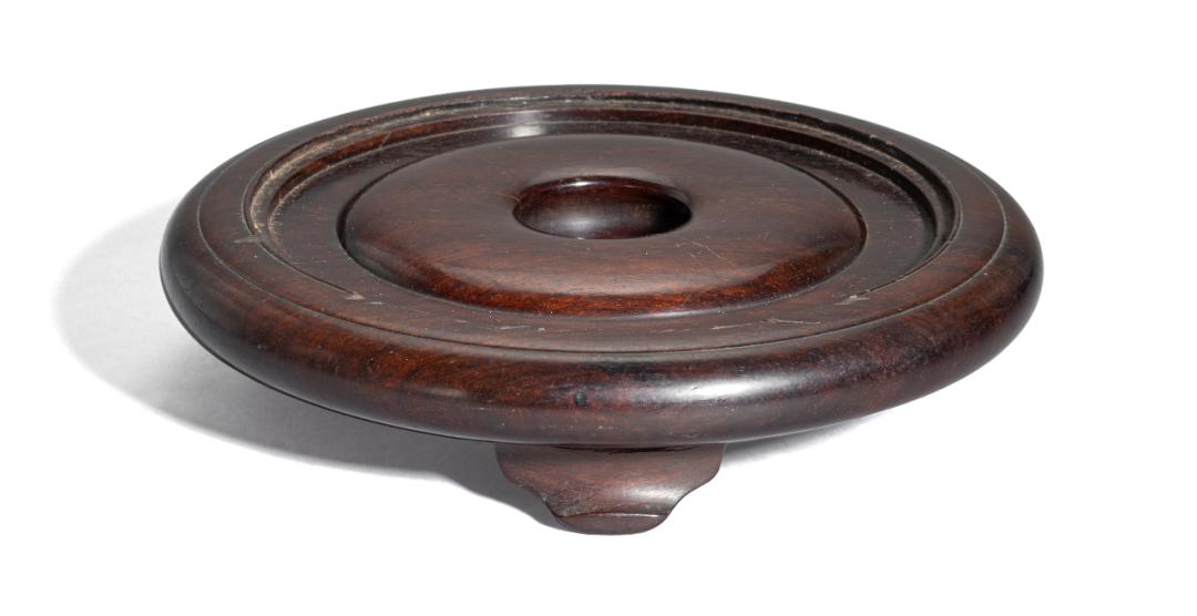 明永乐青花缠枝莲纹大碗拍卖,宣德青花缠枝牡丹纹菱口碗