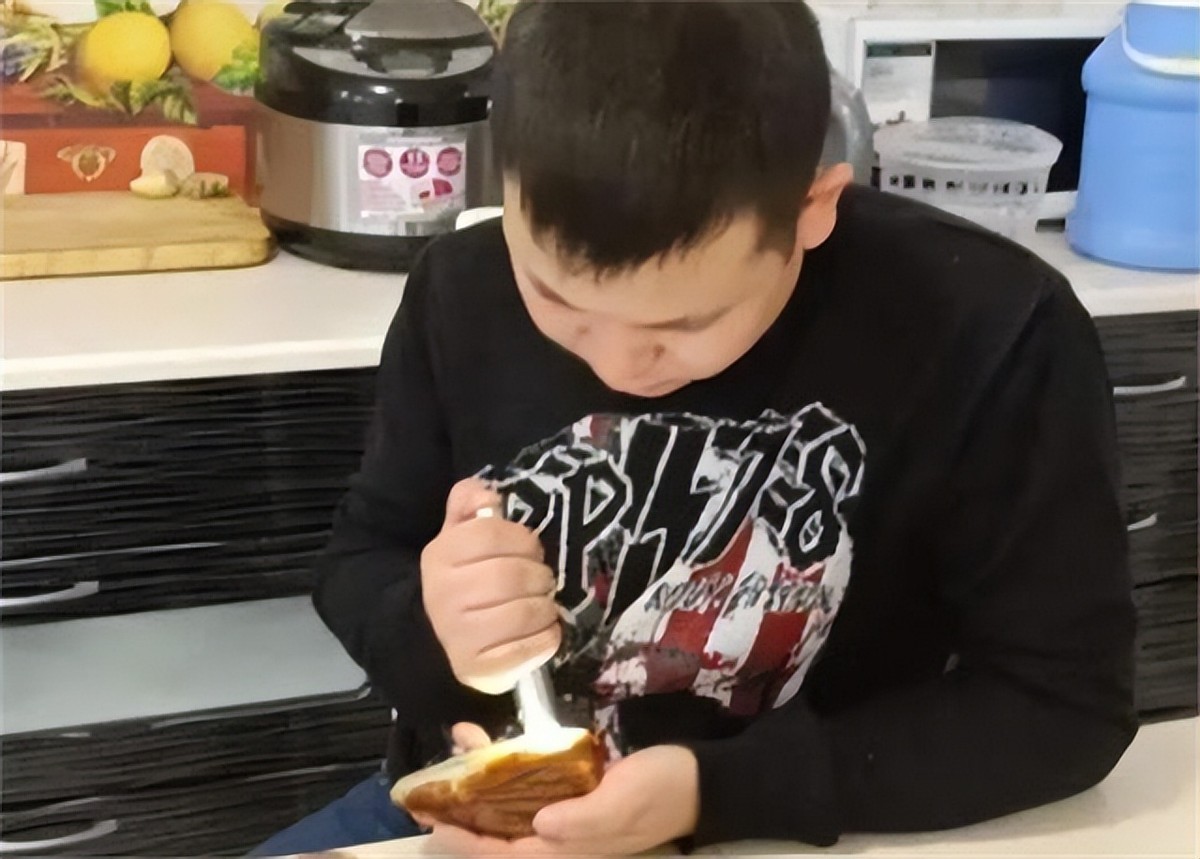 东北小伙在俄罗斯打工十年,东北小伙打工赚钱