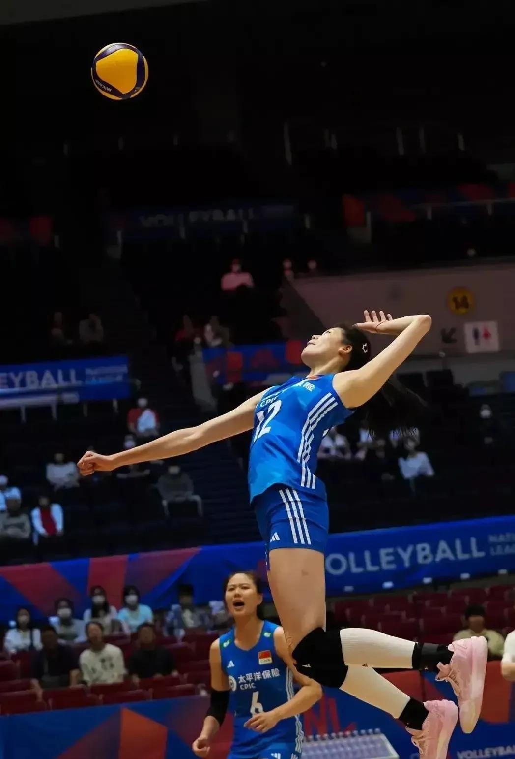 李盈莹爆发中国女排决胜时刻,李盈莹一个人撑起低谷的中国女排