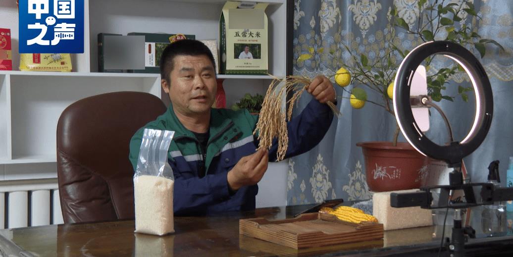 “你是黑龙江那个二亮吗？”他当起了大米带货主播