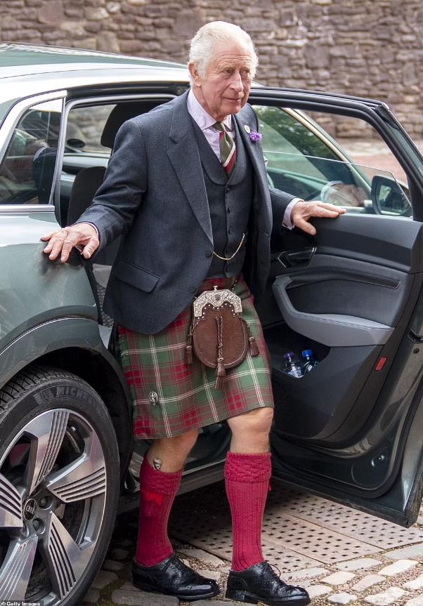 九十六张照片回顾英国女王的一生 (96张图看完英国女王的一生)