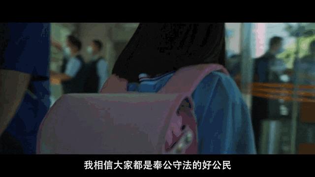 白衣天使无所畏惧负重前行,白衣天使不顾自己的安危