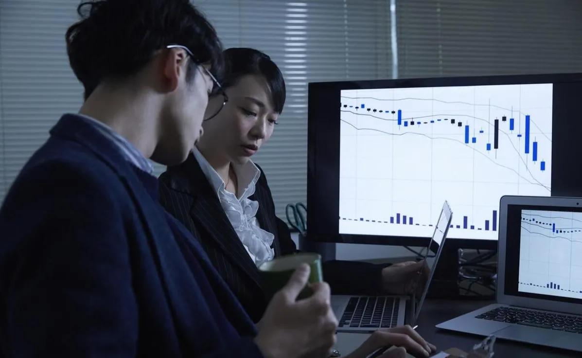 五粮液170元一股，马钢股份3元，60万元买只养老股票，该买哪只？