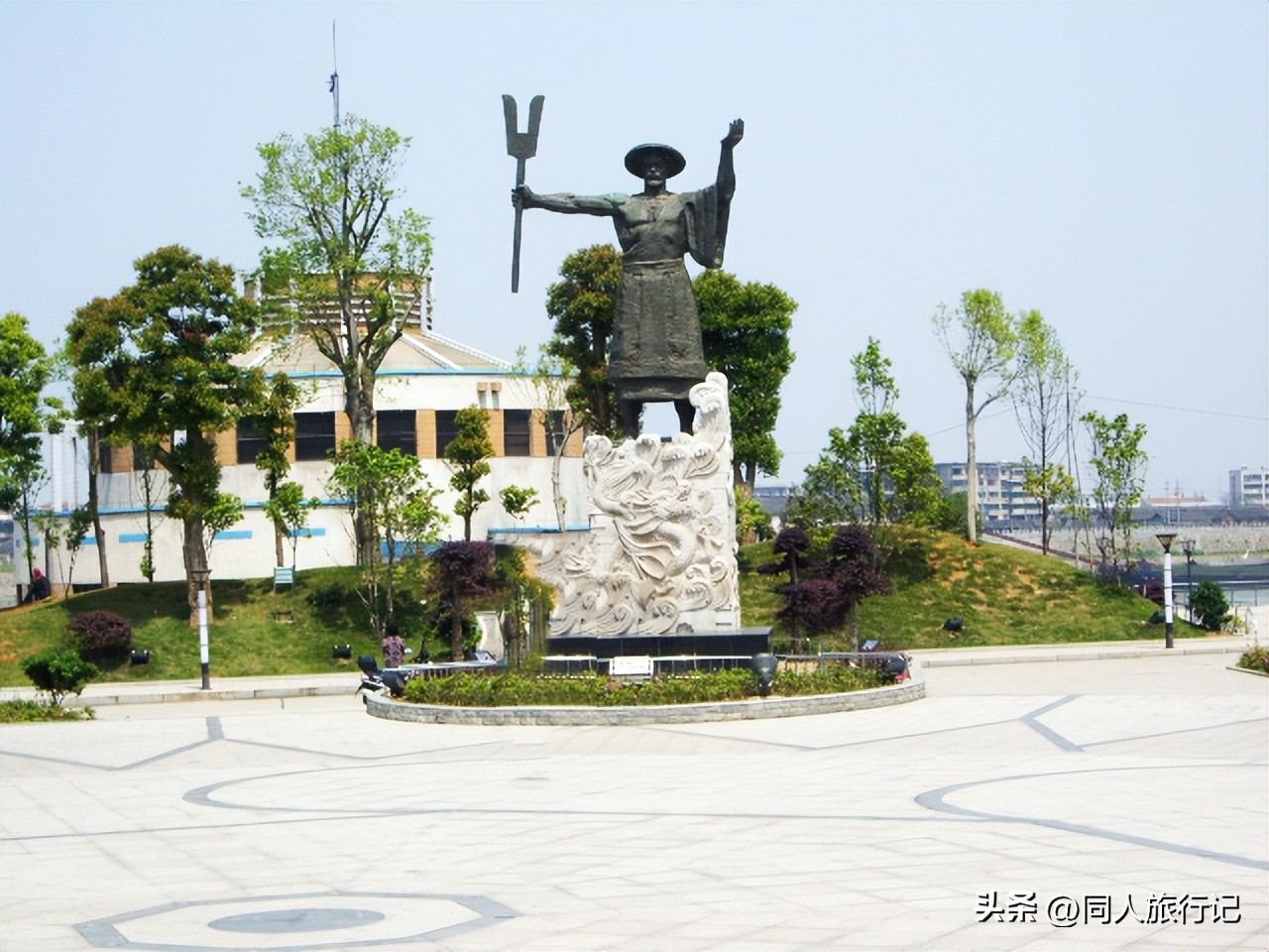登上山顶最高峰看美景,登上山顶高台看全青岛美景