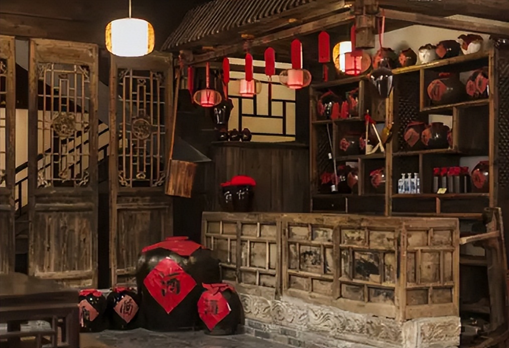 百斤高粱能酿出多少酒?白酒行业背后的利润有多大,你真的了解吗