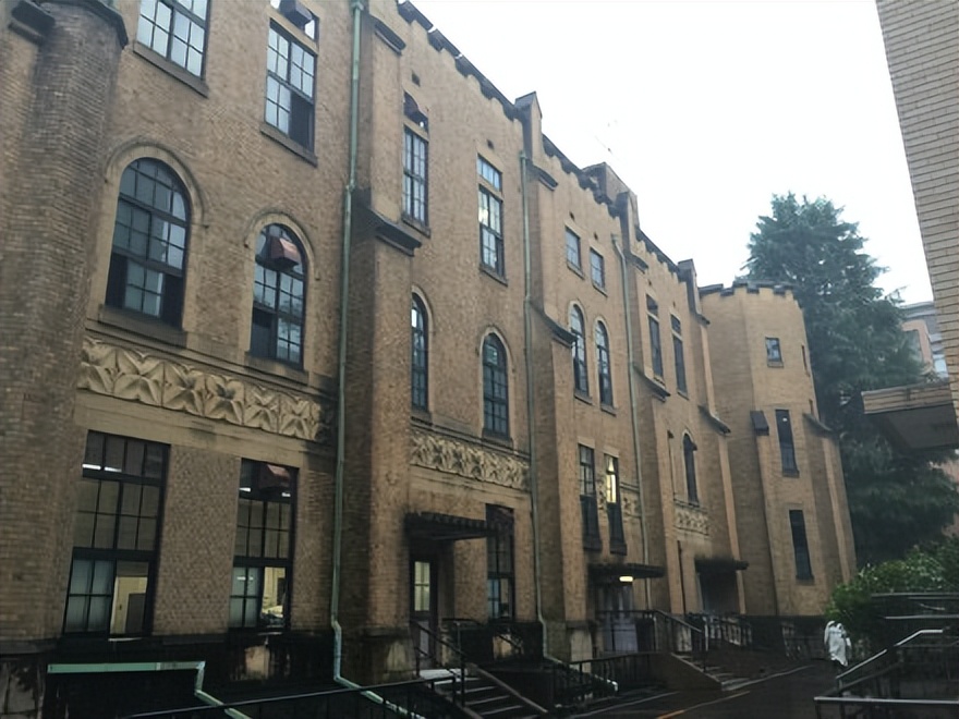 鏃ユ湰搴嗗簲涔夊【澶у瀛﹁垂,搴嗗簲涔夊【澶у鏃ユ湰鎺掑悕