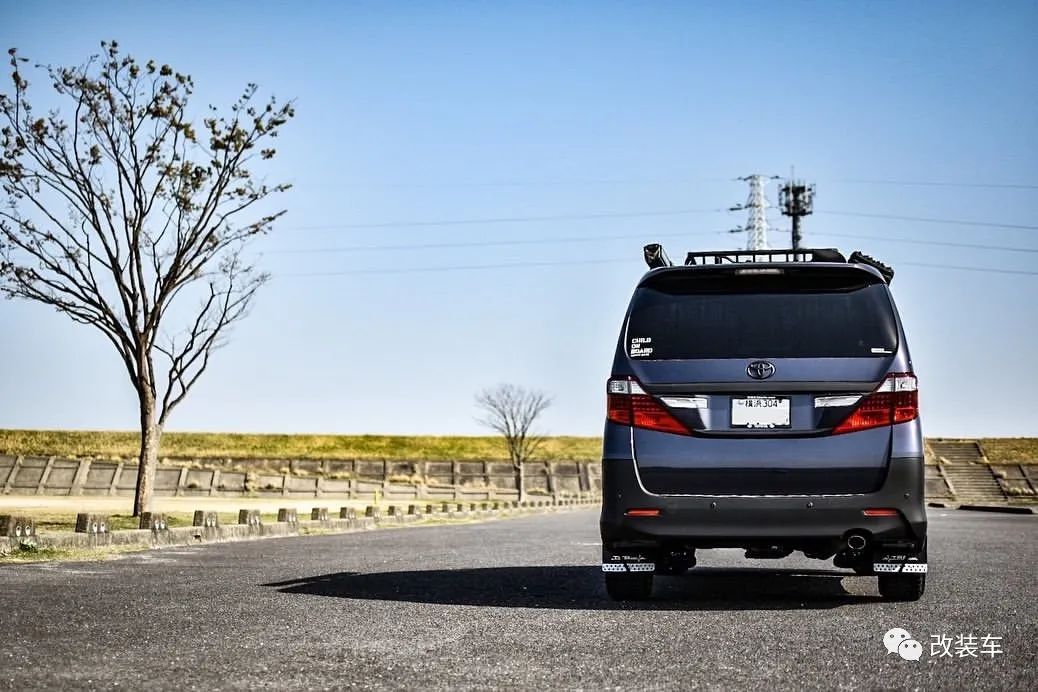 新款丰田威尔法改装,奶爸车改造老霸道