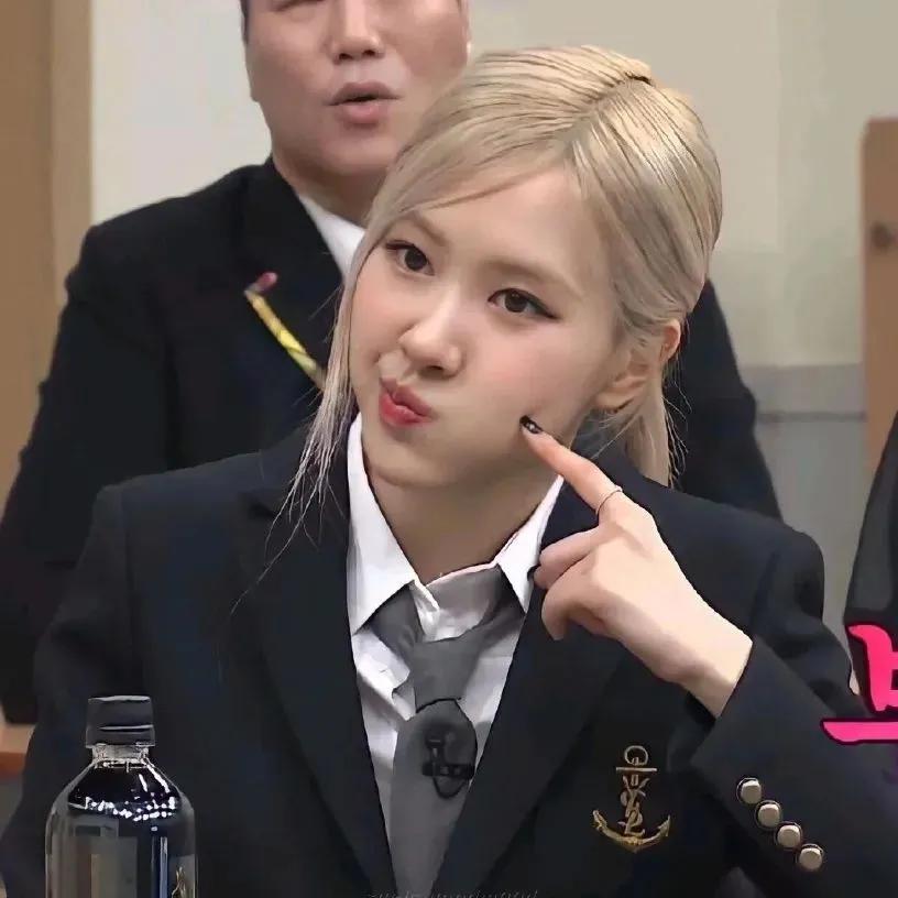 女头像ins高级感阳光图文,女生头像真人ins高级质感半脸图片