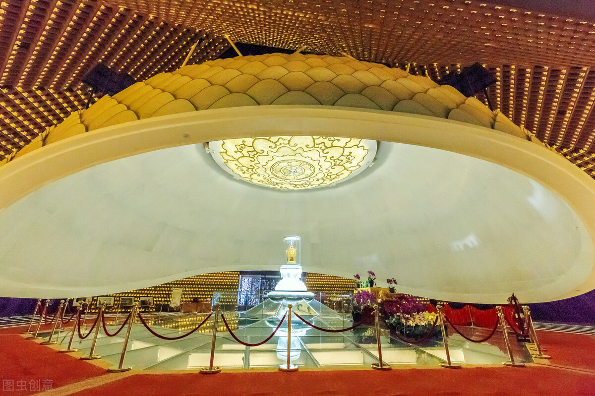 大报恩寺地宫阿育王金塔,阿育王塔放在雷峰塔哪里