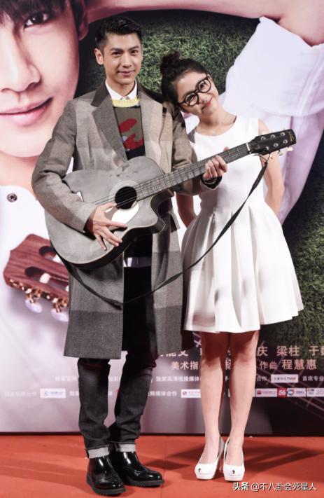 男人味也能“造假”？眉毛稀疏、画腹肌、贴鬓角，张艺兴差距最大