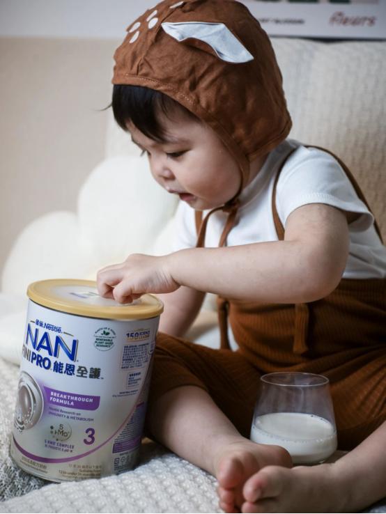 雅培亲护和美赞臣亲舒水解程度,雅培和美赞臣适度水解奶粉哪个好