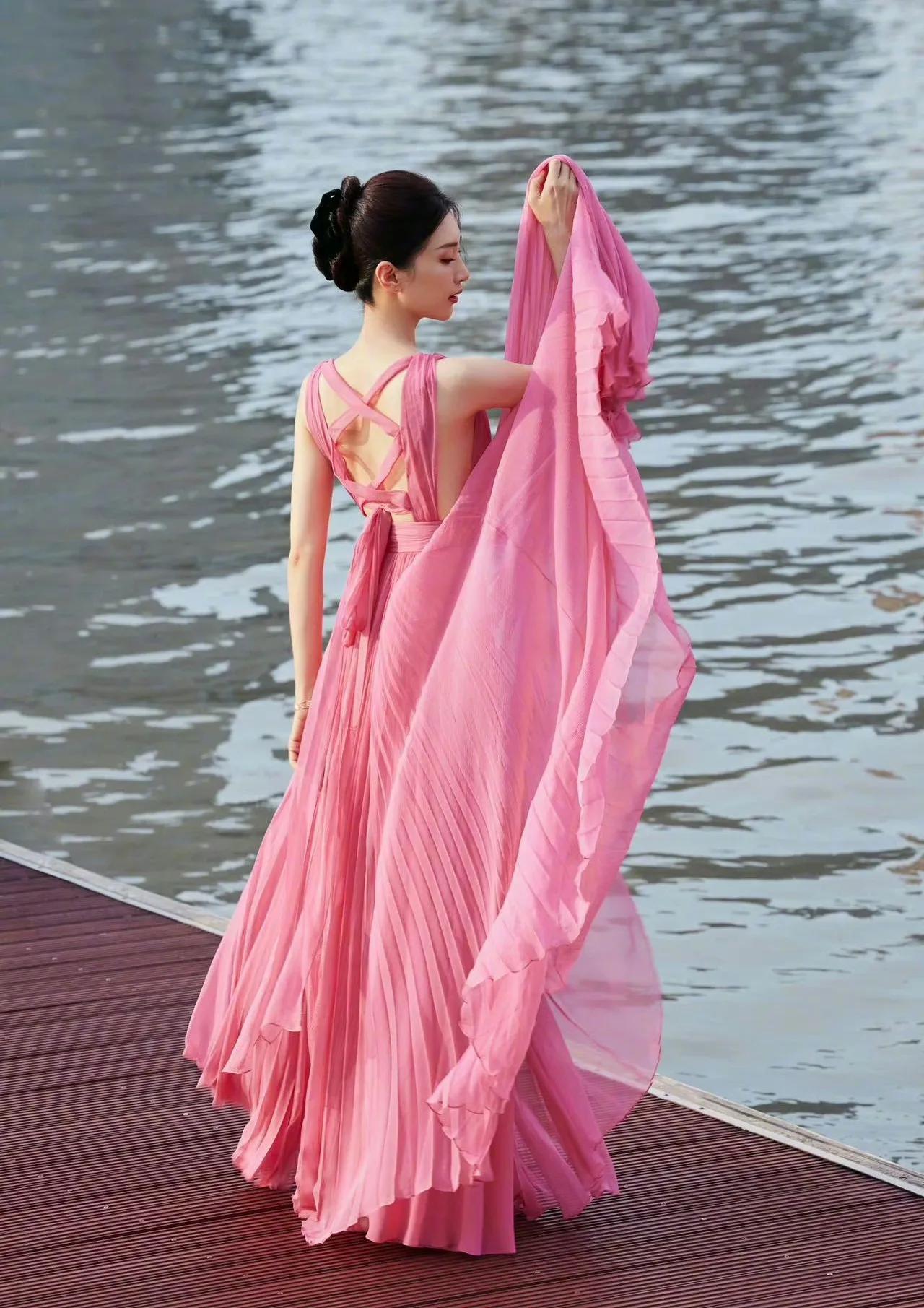 盘点爆火的红毯明星造型,最新女明星红毯惊艳合集