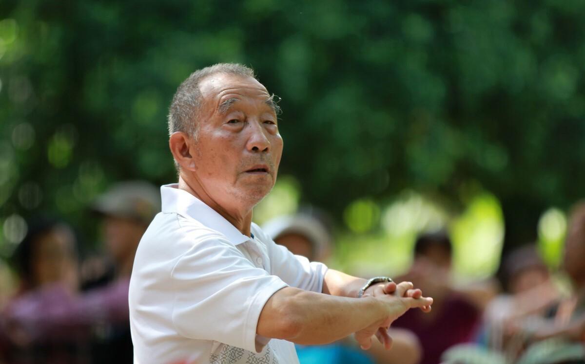 如何在老公面前跟婆婆相处,老公长期不和妻子亲近怎么谈话