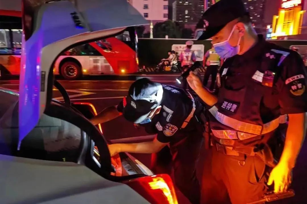 夏季治安打击整治“百日行动”丨尽锐出战！河南洛阳公安全力开展夏夜治安巡查宣防第二次集中统一行动