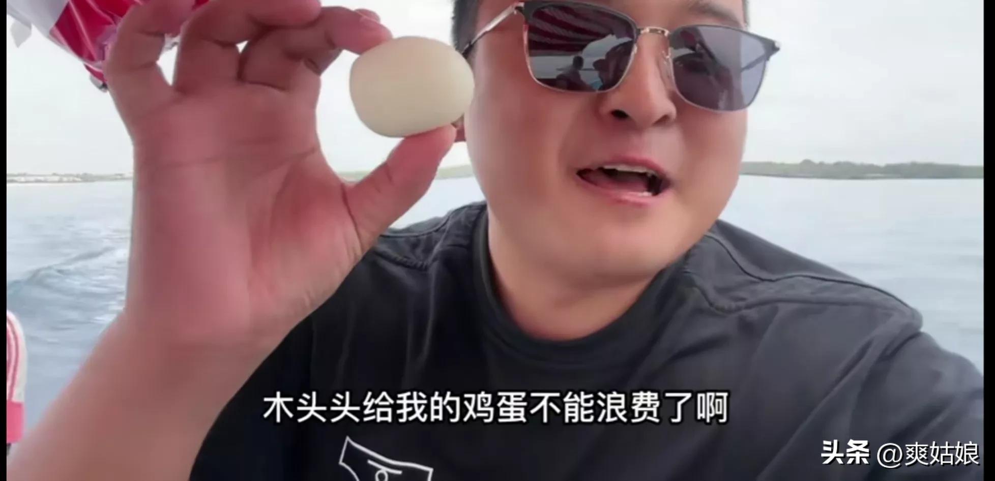 非洲小五带保镖游比尔盖茨买的岛，木头头见泳装美女，直呼太美