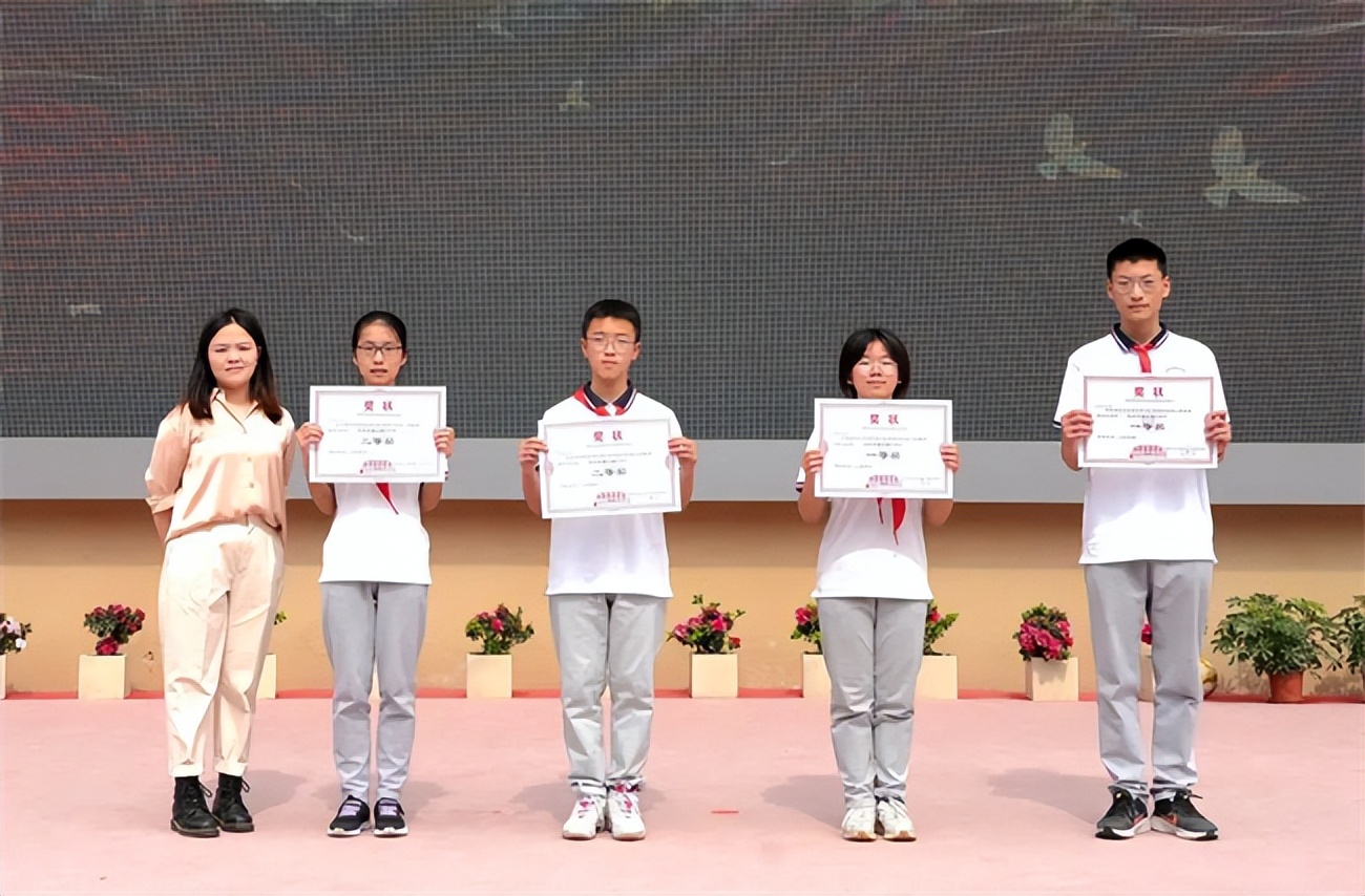 龙泉驿学校运动会,爱成都迎大运详细信息