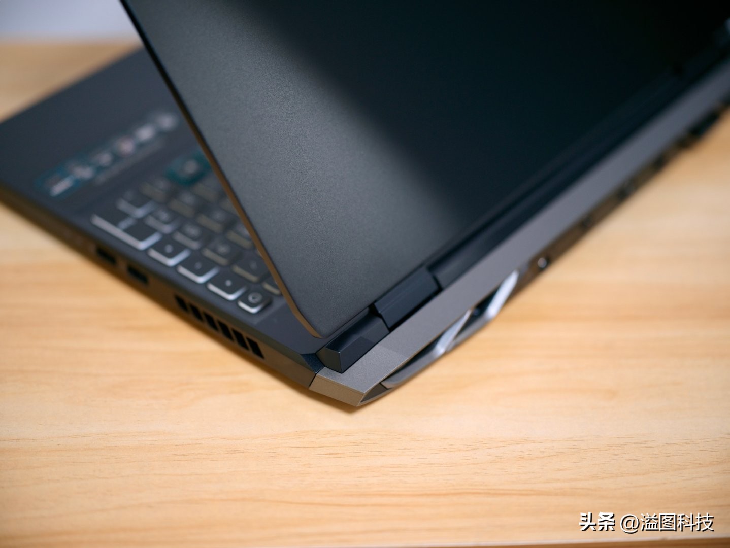 持续进化的游戏,宏碁掠夺者战斧300和拯救者r9000p