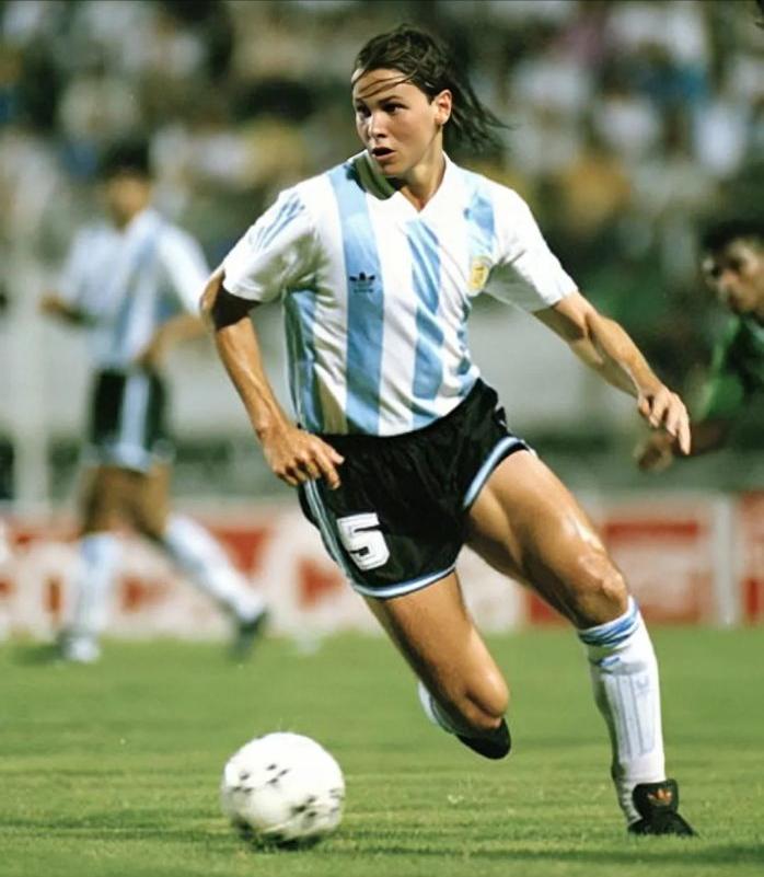 潘帕斯雄鹰长啥样,潘帕斯雄鹰长什么样