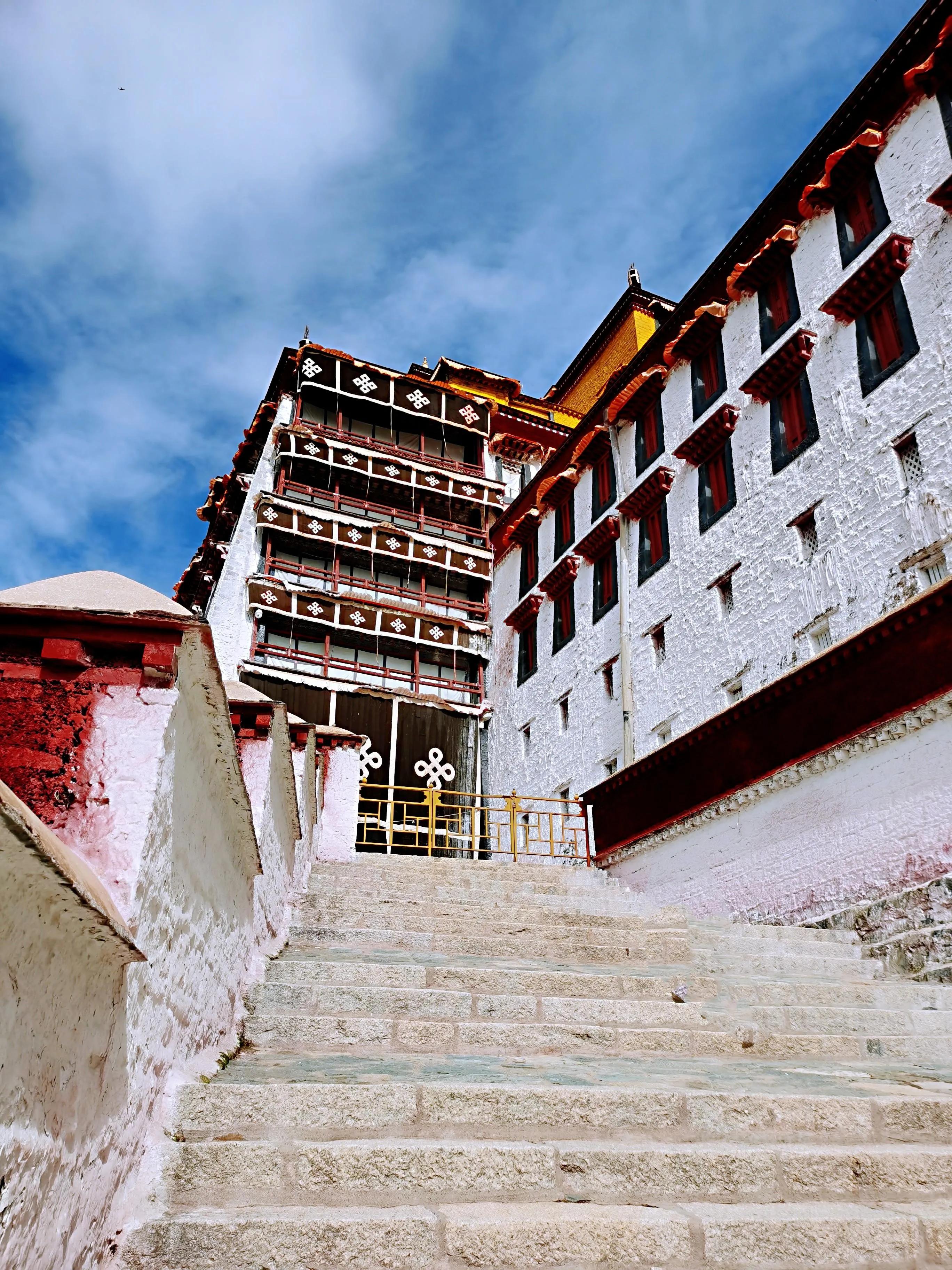 雪域圣城布达拉宫歌舞,美丽的雪域高原神奇的布达拉宫