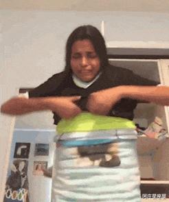 “女友闺蜜深夜约我看海，该注意啥？”