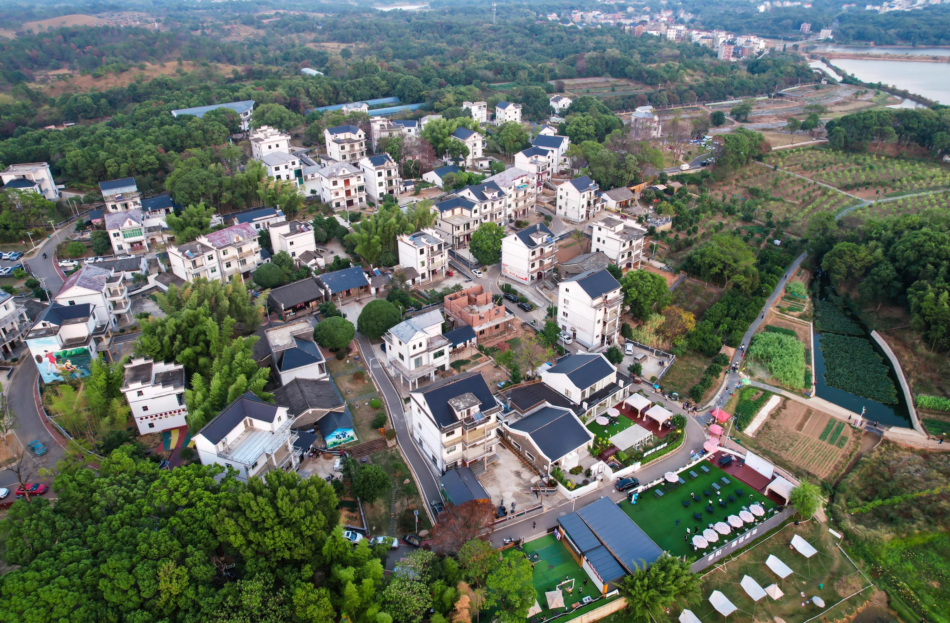 鄱阳湖边狮子山，风景如画，是个不错的休闲度假之地